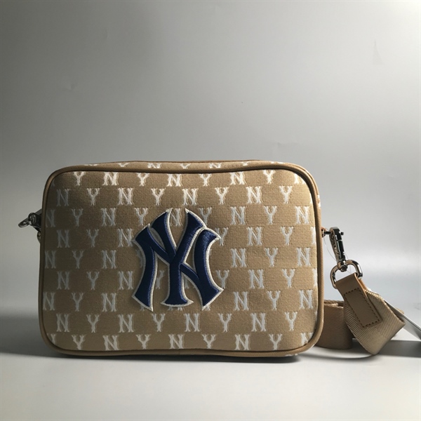 Túi MLB màu cf sữa có túi nhỏ kèm KG+