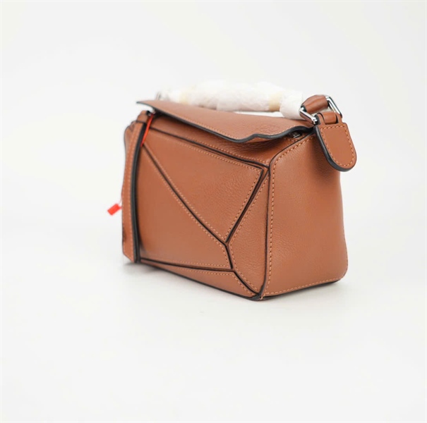 Túi Loewe màu nâu size 12 +