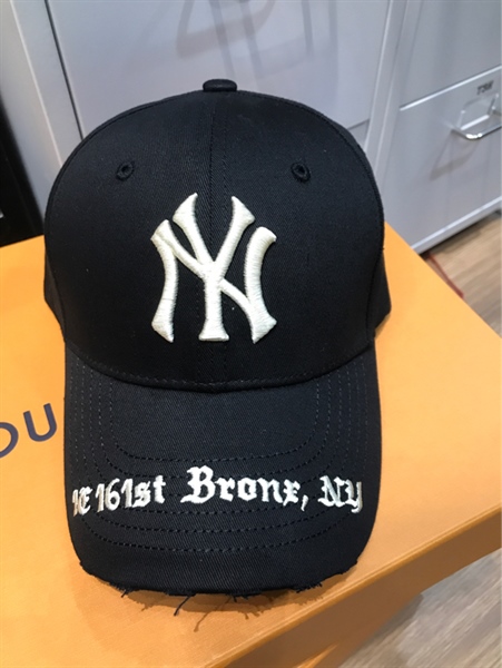 Nón NY đen chữ trắng KG+