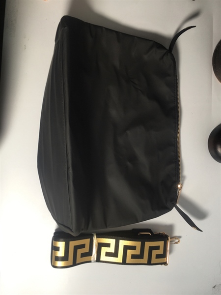 Túi Versace đen vàng kèm poud KG+