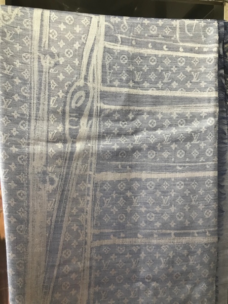 Khăn LV Xanh Họa Tiết+
