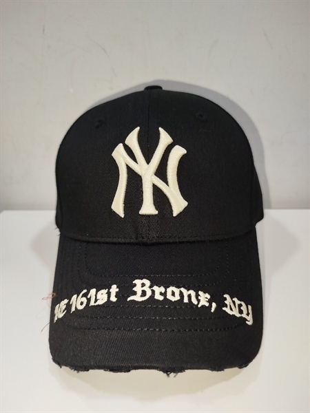 Nón Đen NY Chữ Trắng KG+