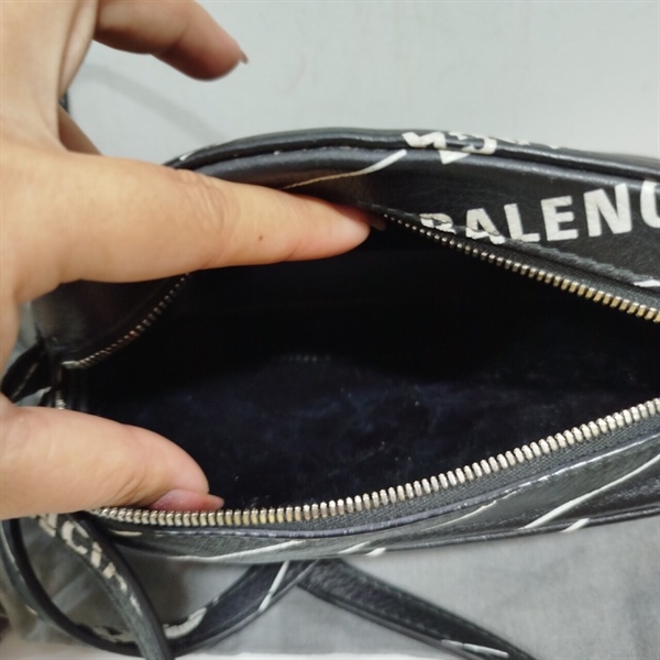 Túi Balenciaga Đen Họa tiết chữ+