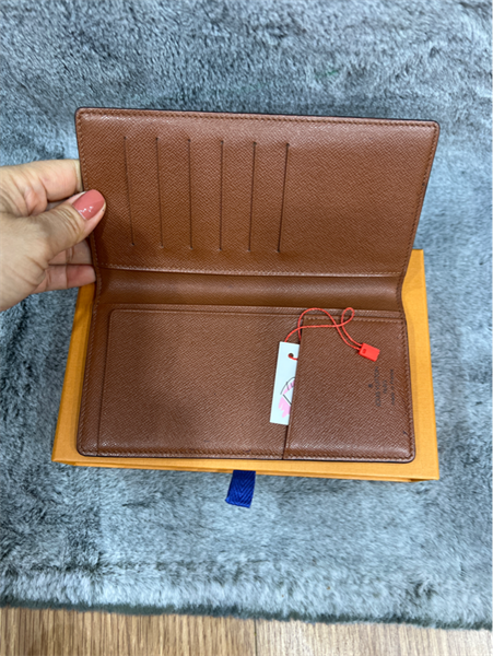 Ví LV hoa nâu dài+