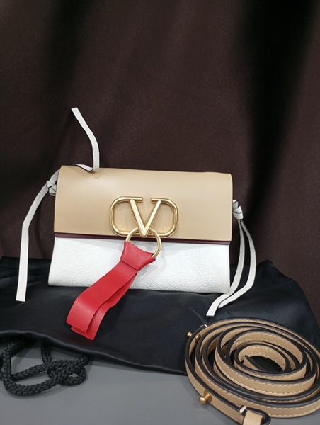 Túi xách Valentino dây đỏ KG+