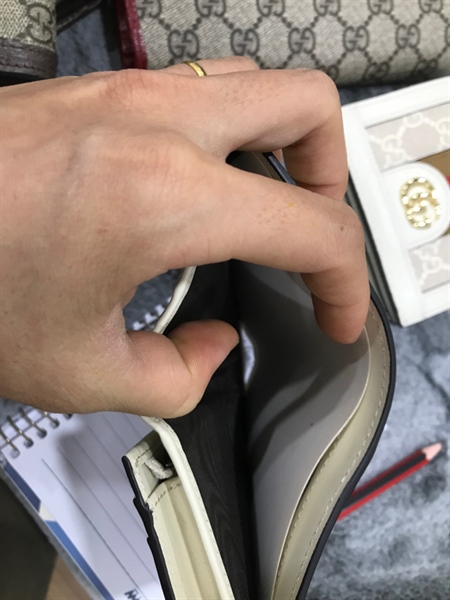 Ví GG Gập Đôi Trắng Con Ong+