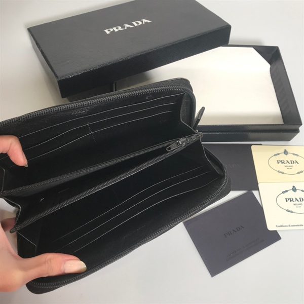 Ví Prada đen KG+