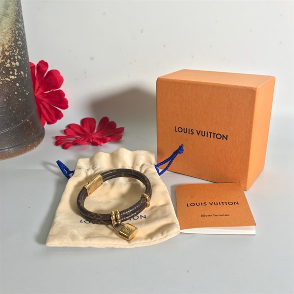 Vòng tay LV ổ khoá KG+