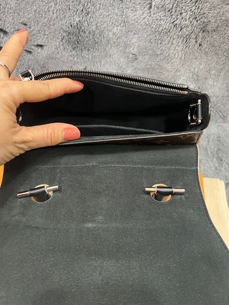 Túi LV hoa nâu nắp đen khóa bạc +