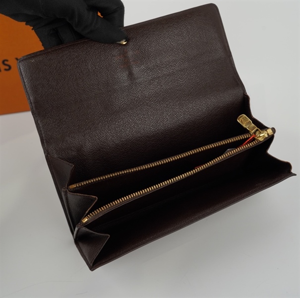 Ví LV ô vuông nâu nút vàng +