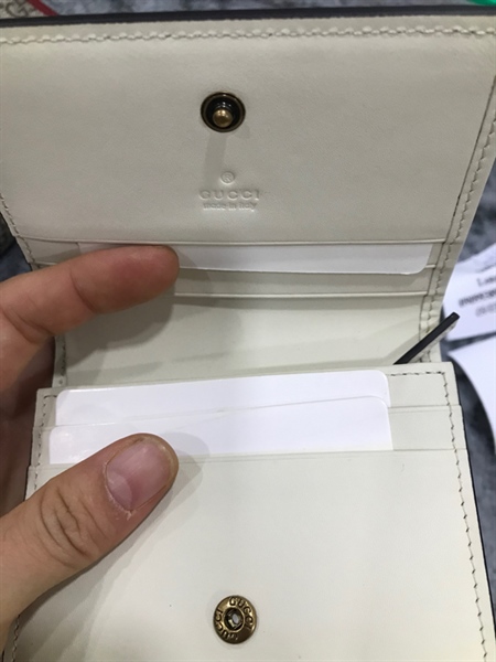 Ví GG Gập Đôi Trắng Con Ong+