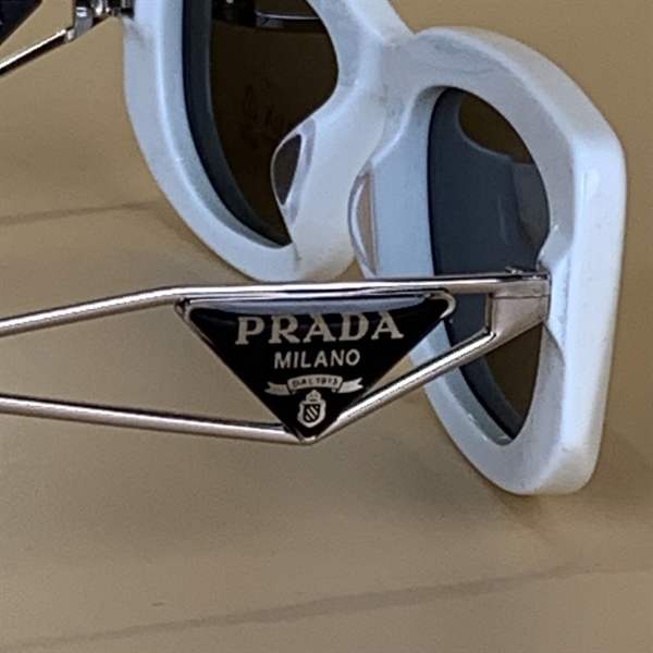 Kính Prada trắng gọng kim loại KG+