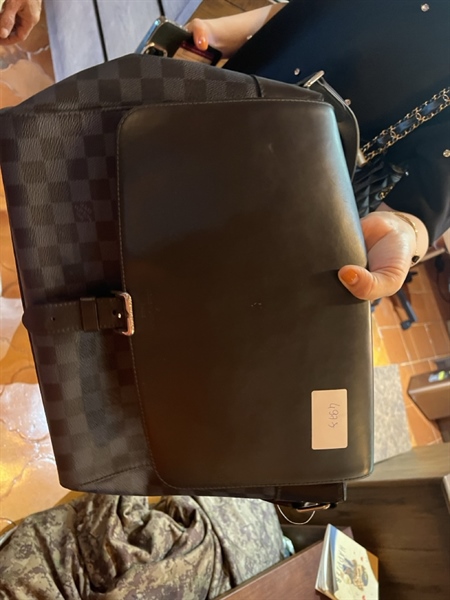 Túi LV đeo chéo ô vuông nắp gập da đen TB +