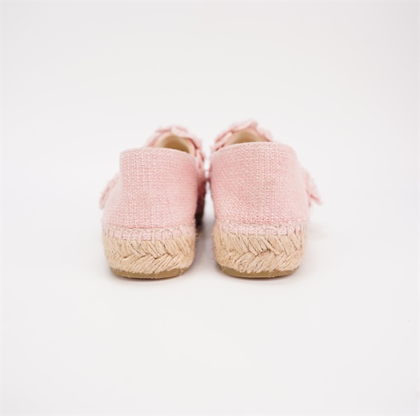 Giày Chanel hoa màu hồng nhạt KG+