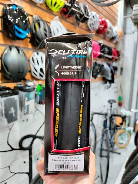 Aramid black skinwall 700×25