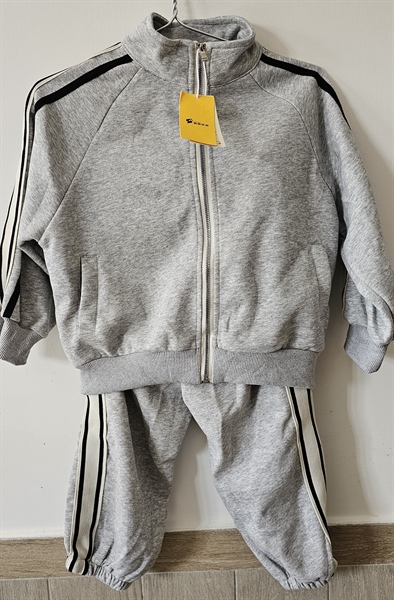 Đồ thể thao xám (size 120)
