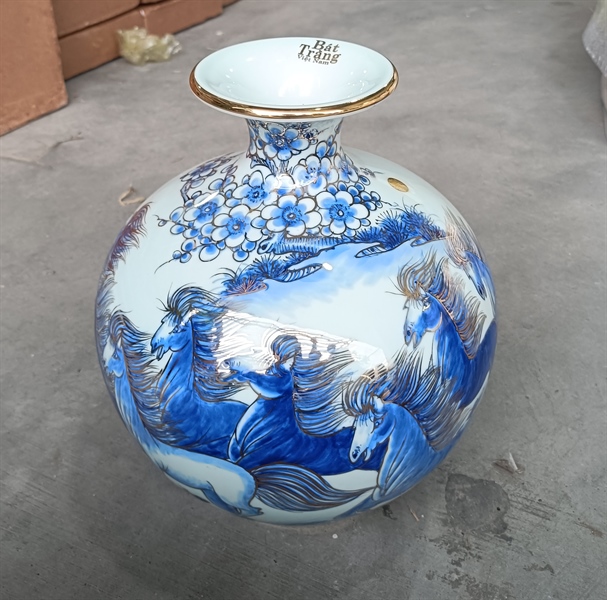 BÌNH SỨ HÚT LỘC MÃ H26