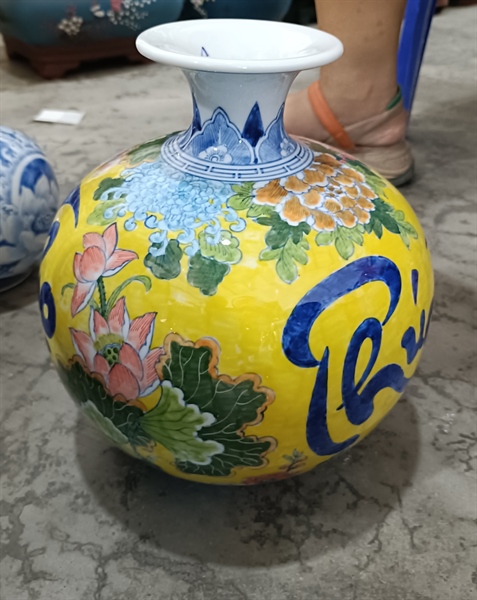 BÌNH SỨ HÚT LỘC KỈ MÀU H26