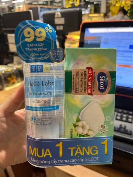 Nước tẩy trang Hada Labo sạch sâu dưỡng ẩm 240ml