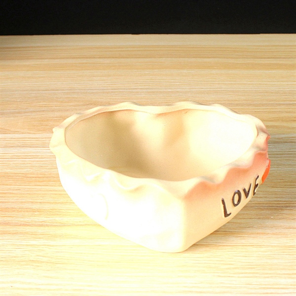 Chậu Gốm Trái Tim LOVE Size M