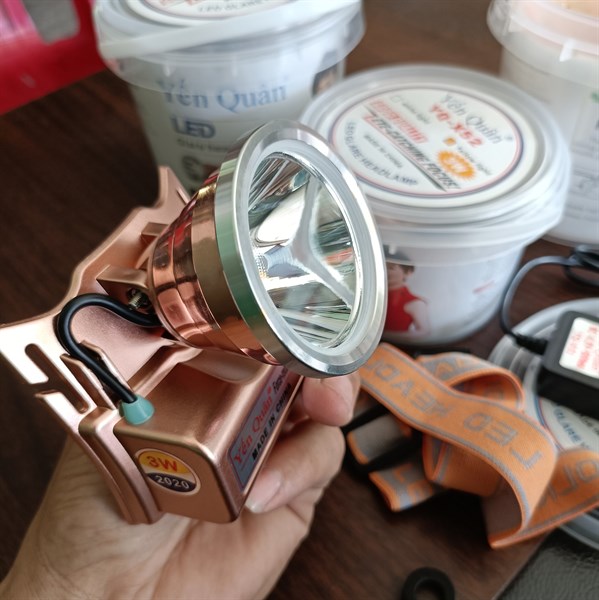 Đèn đội đầu YQ-A52 Yến Quân vỏ nhôm siêu sáng - sáng vàng