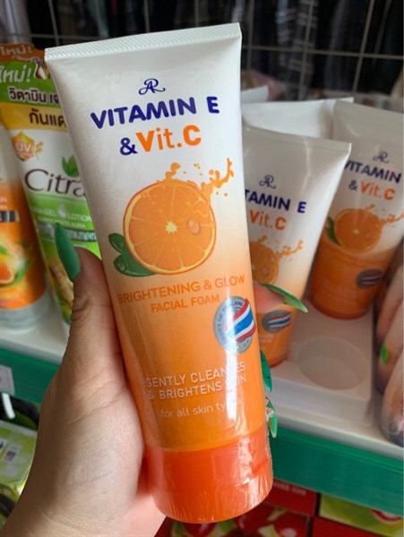 SỮA RỮA MẶT VITAMIN E CAM-duoc-ban-tai-Tạp Hoá Thái Lan
