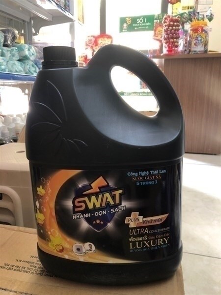 NƯỚC GIẶT XẢ SWAT LUXURY HƯƠNG HOA THIÊN NHIÊN CAN ĐEN 3800ml-duoc-ban-tai-Tạp Hoá Thái Lan