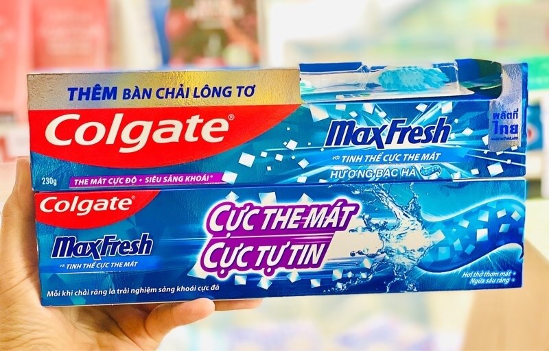 KEM ĐÁNH RĂNG COLGATE MAXFRESH HƯƠNG BẠC HÀ VỚI TINH THỂ THE MÁT THÊM BÀN CHẢI LÔNG TƠ 230G40-duoc-ban-tai-Tạp Hoá Thái Lan
