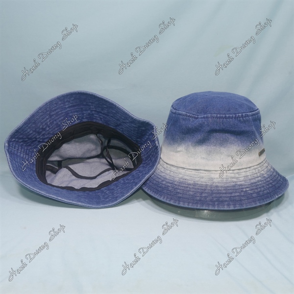 Nón tai bèo jean vành rộng 6,5cm vải jean loang gắn mặt sắt Aebr hàng quảng châu có dây rút phía trong, hàng 1 lớp vòng đầu 56-58cm