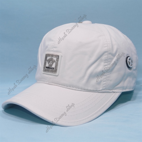 Nón kết thêu mặt da vuông Versace phía trước,được đóng sò to và khóa gài xịn phía sau ( VER01)