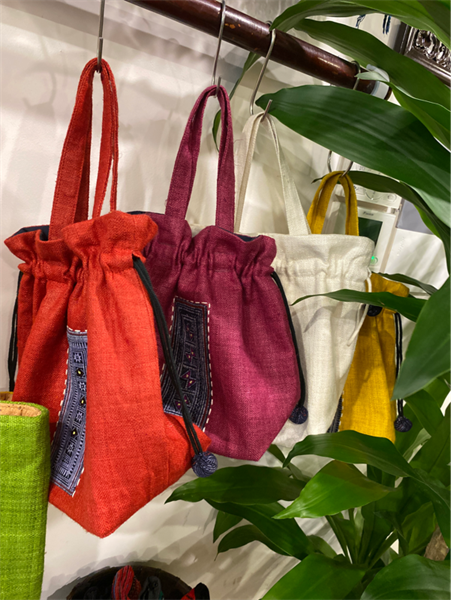 VN DRAWSTRING BAG