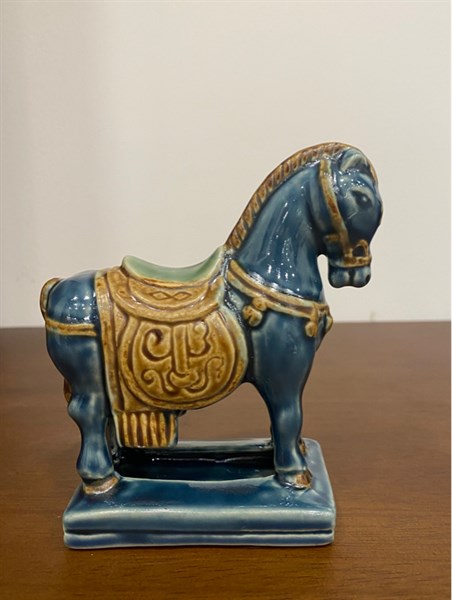 HIÊN VÂN Con ngựa cổ