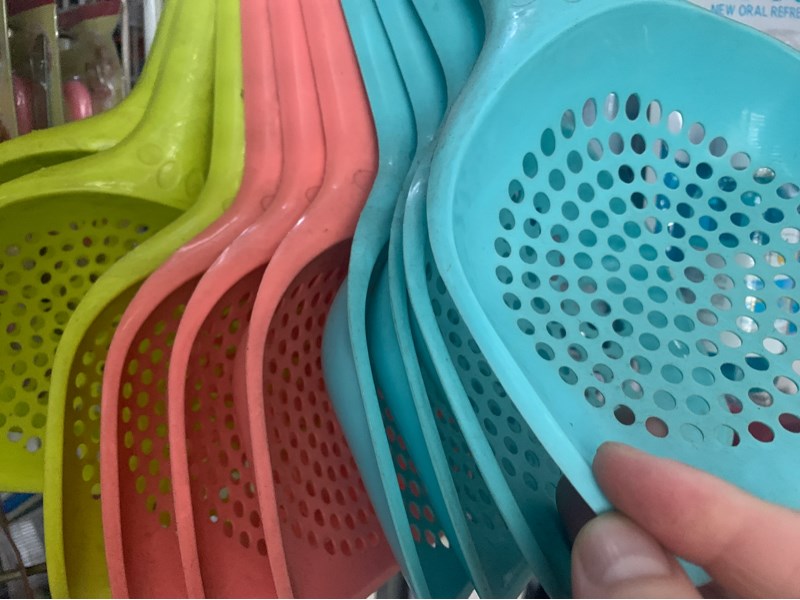 Xẻng nhựa hốt cát cho mèo