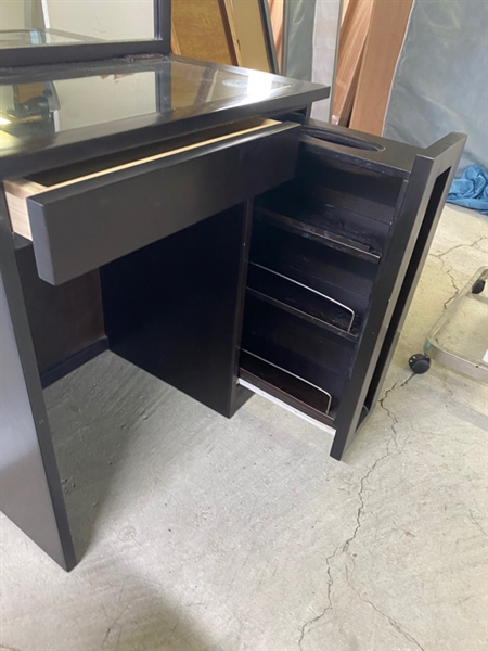 Bàn trang điểm nâu