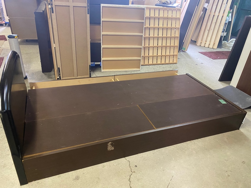 Giường đơn nâu gỗ 2 ngăn kéo