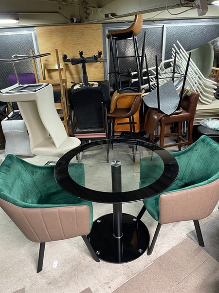 Bàn tròn kính viền đen