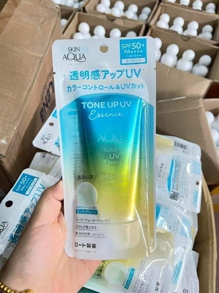 Kem chống nắng Skin Aqua - Xanh