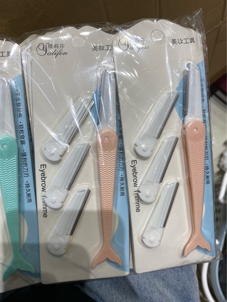 Dao cạo tỉa lông mày + chì kẽ mày