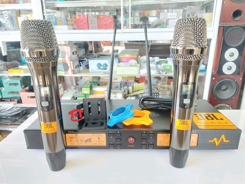 Micro Karaoke JBL VM880 kim loại 80m