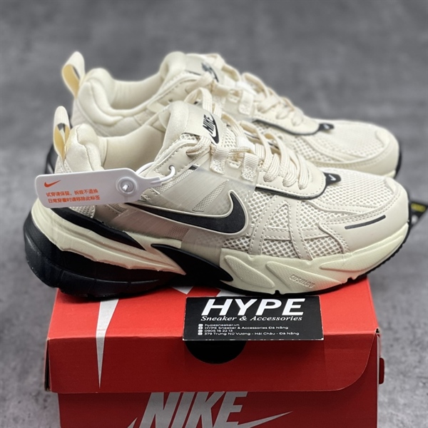 Nike V2K Runtekkt Cream Black
