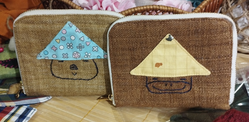 Ví ngắn hình nón (Touch)