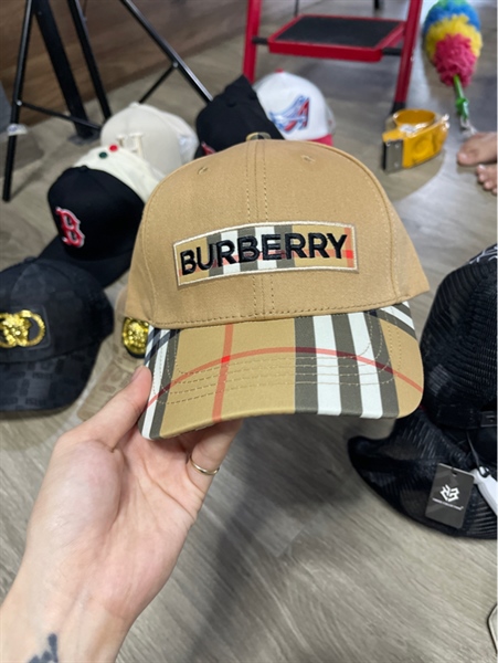 Nón kết - Caro mix nâu logo Burberry