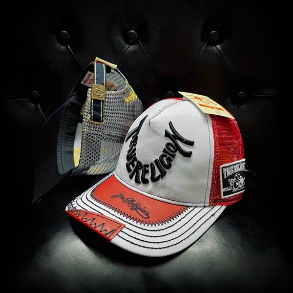 Nón Hiệu- TRUE logo chữ- Trắng đỏ chỉ đen