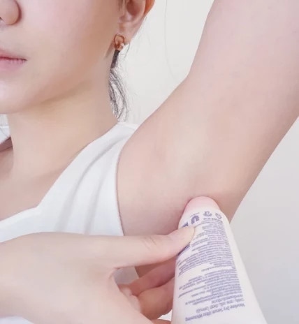 KEM DƯỠNG VÙNG DA DƯỚI CÁNH TAY VASELINE 50G