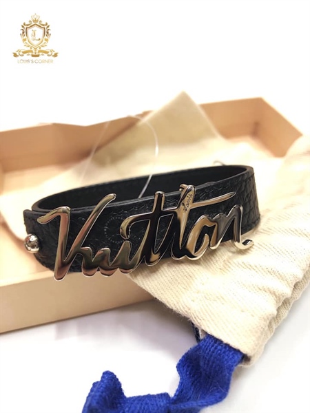 Vòng tay LV da bê đen chữ trắng
