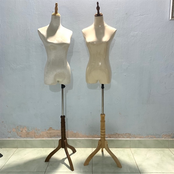 Bán thân nữ đùi ngắn (07)