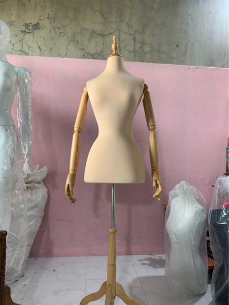 Bán thân eo nhỏ tay gỗ