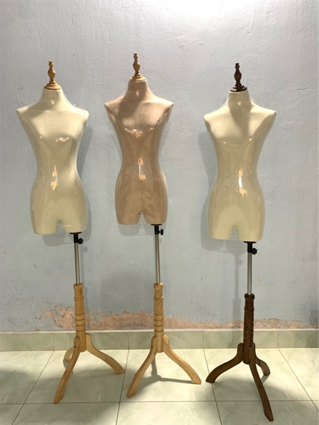 Bán thân nữ có đùi (09)