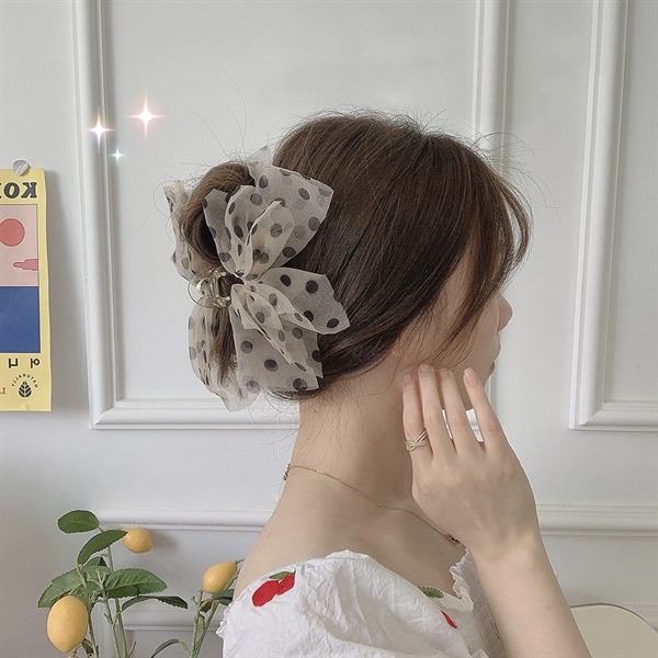 Kẹp càng cua nơ voan chấm bi gắn charm