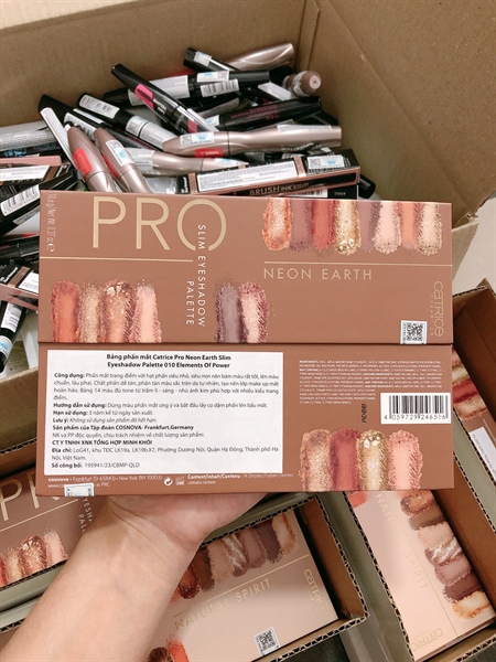 Phấn mắt Catrice Pro Slim 14 ô Neon Earth - 010 Element Of Power